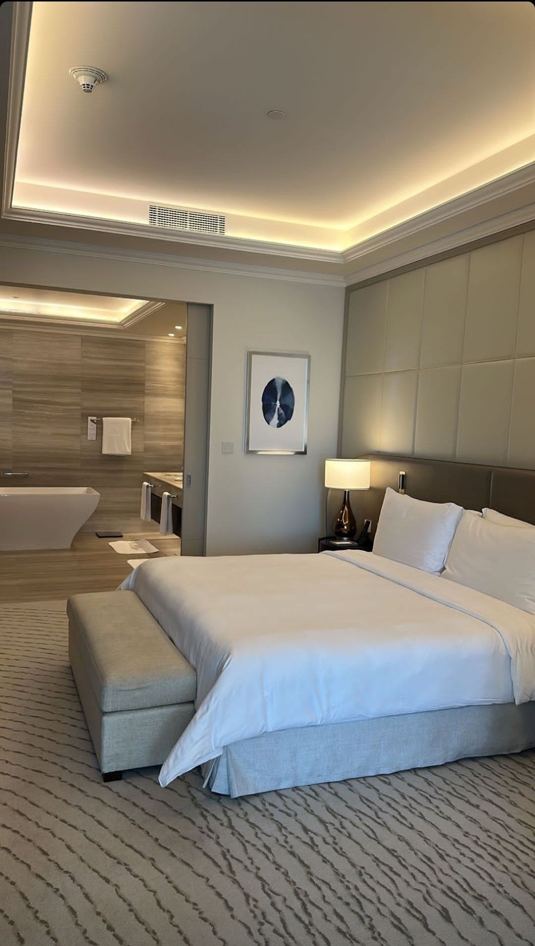 Room Pineapple